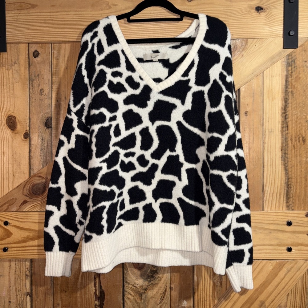 LOFT Animal Print Cow Black Cream Pullover Sweater V‎ Neck Size M